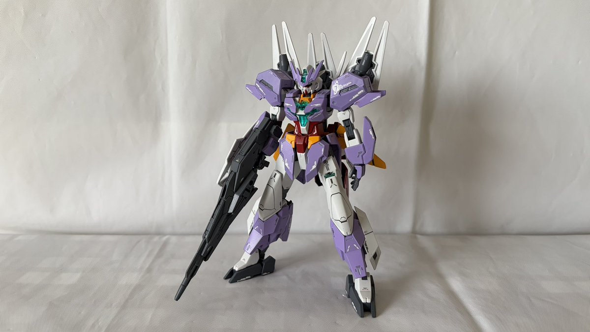 MgKa31539's tweet photo. #にしも 
 
HG 【ユーラヴェンガンダム】
完成です！

今回は、白、グレー、紫を、缶スプレーで、赤、黄を、筆塗りで塗装しました！
久しぶりにガンプラを制作しましたが、やっぱり作りやすくていいですね👍

↓ ↓ 続きます https://t.co/Ropa9HuFve