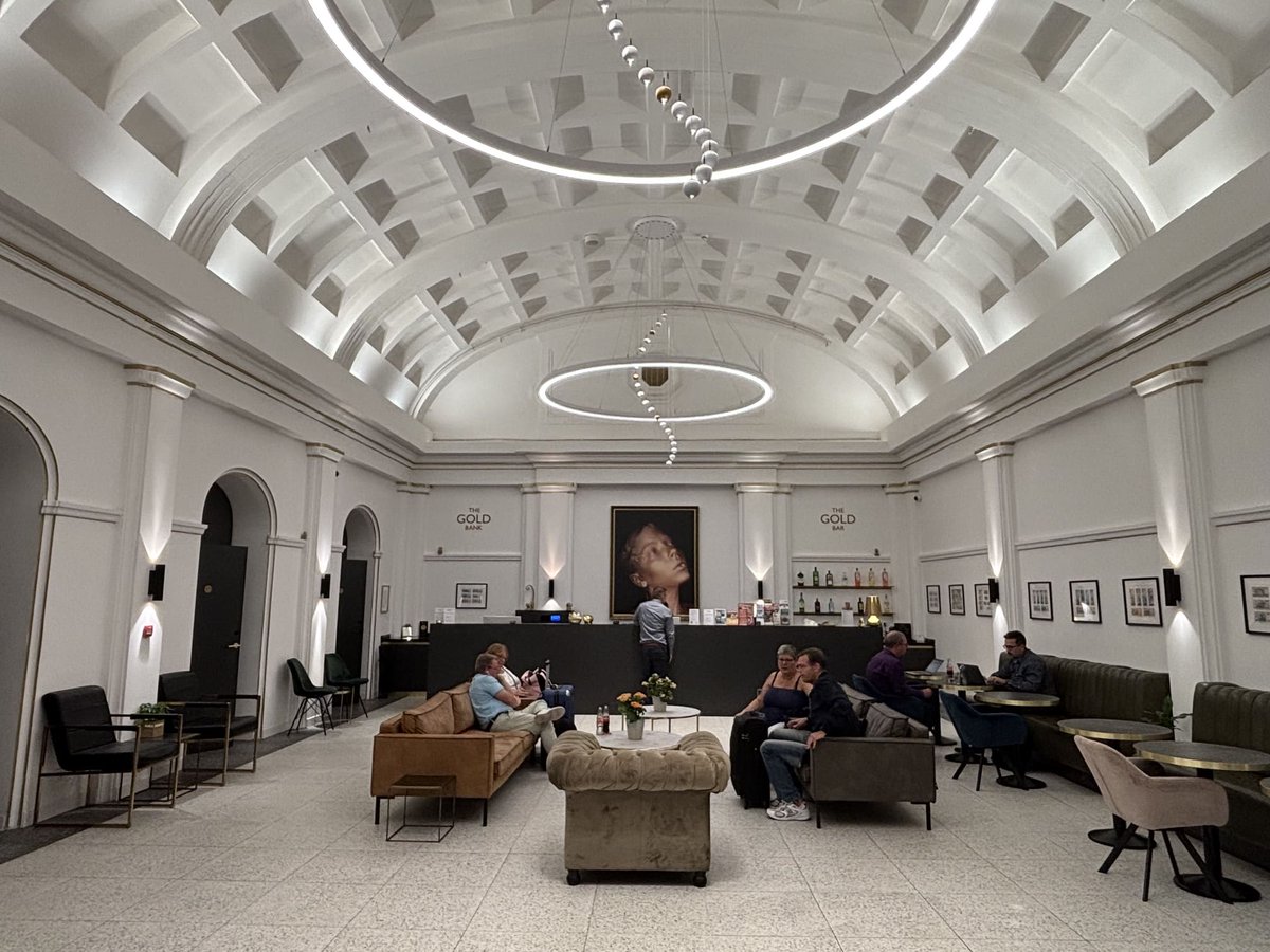 aspecialcompany's tweet photo. Was passiert, wenn eine Bank in die Hotellerie geht? Erlebt in Prag: 👉 https://t.co/d7jPuKDlH2
.
.
.
.
#hotelawards #50best #hotel #hospitality #hotelmarketing https://t.co/47cMeFeshU