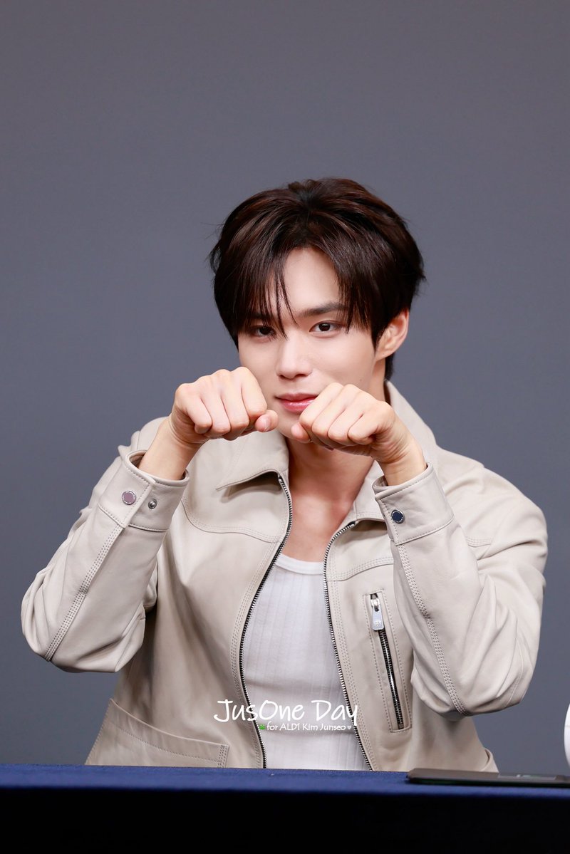 JusOneDay1120's tweet photo. 261004 #JUNSEO #준서 #김준서
#ALPHADRIVEONE #ALD1 #알파드라이브원 https://t.co/Hy21TrNfkG