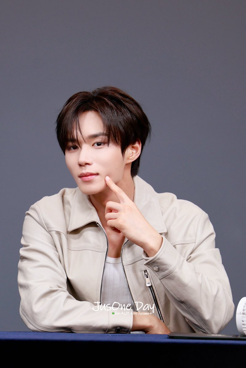 JusOneDay1120's tweet photo. 261004 #JUNSEO #준서 #김준서
#ALPHADRIVEONE #ALD1 #알파드라이브원 https://t.co/Hy21TrNfkG