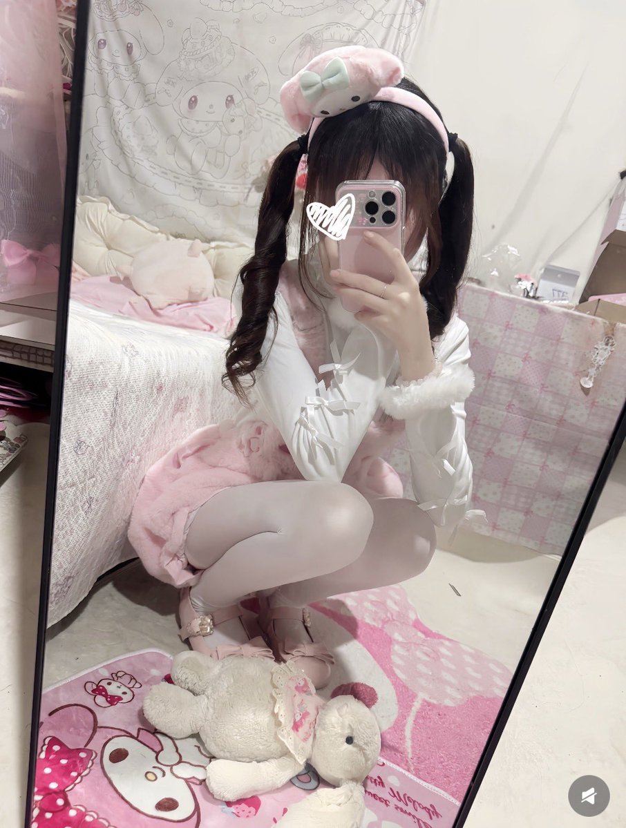 maria31yn2's tweet photo. 有爸爸要来锐评我六一班花的福嘛🥺                                                

心情不好来X发泄了   

真没有🚪  流言1我真的给呀 https://t.co/RM0Py3302v
