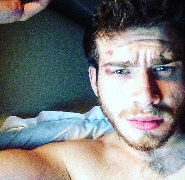 starkkbuckley's tweet photo. in-bed selfies https://t.co/B7xt8bgniT