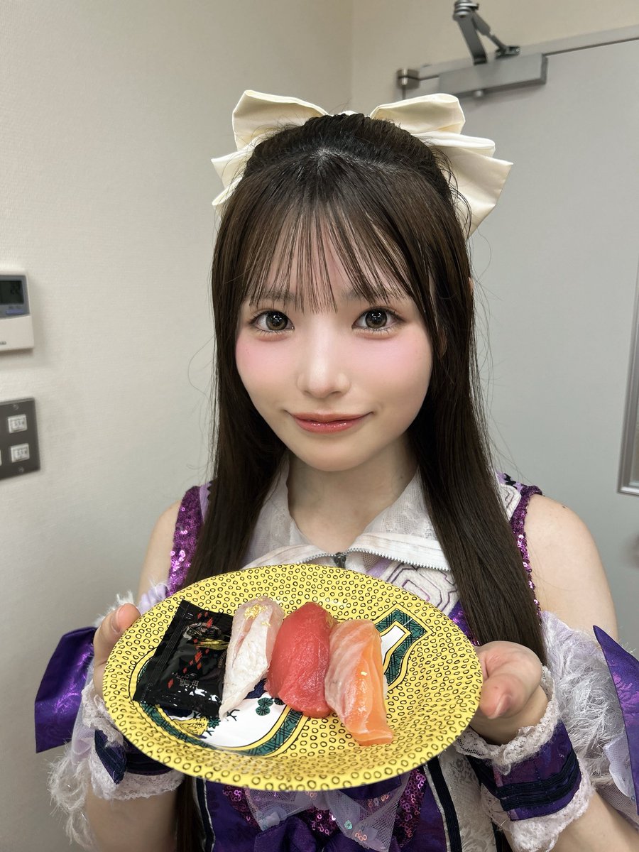 shiori_yukimi's tweet photo. 本日『かがやきフェス 2026 DAY2』

📍金沢歌劇座 
メインステージ、トッパーに出演させていただきありがとうございました！！🐑✨️

#よーよーよー ゆめパープル担当🐑💜
ゆきみしおりです🐰❄️

去年も出演させていただいた思い出の場所にまた出演させていただけてとても嬉しかったです😭💖広くておっきかった~❣️😳😭

早起きして今日駆けつけてくれた方も、2日間一緒にいてくれた方も、石川県にお住まいの方も、今日会えて嬉しかったですっありがとう(⸝⸝› ‹⸝⸝)♡♡

2日間みんなと一緒にいれて楽しかったぁ🥹🥰🔖

金沢だいすき🥺💜また来れるように頑張ります💪🏻💜❕

お寿司をいただきました😭🍣🌟
本当に美味しすぎてとろけました…(ᵒ̴̶̷̥́-ᵒ̴̶̷̣̥̀)😭🫶🏻💕💕

#かがやきフェス2026💖 #かがやきフェス💖