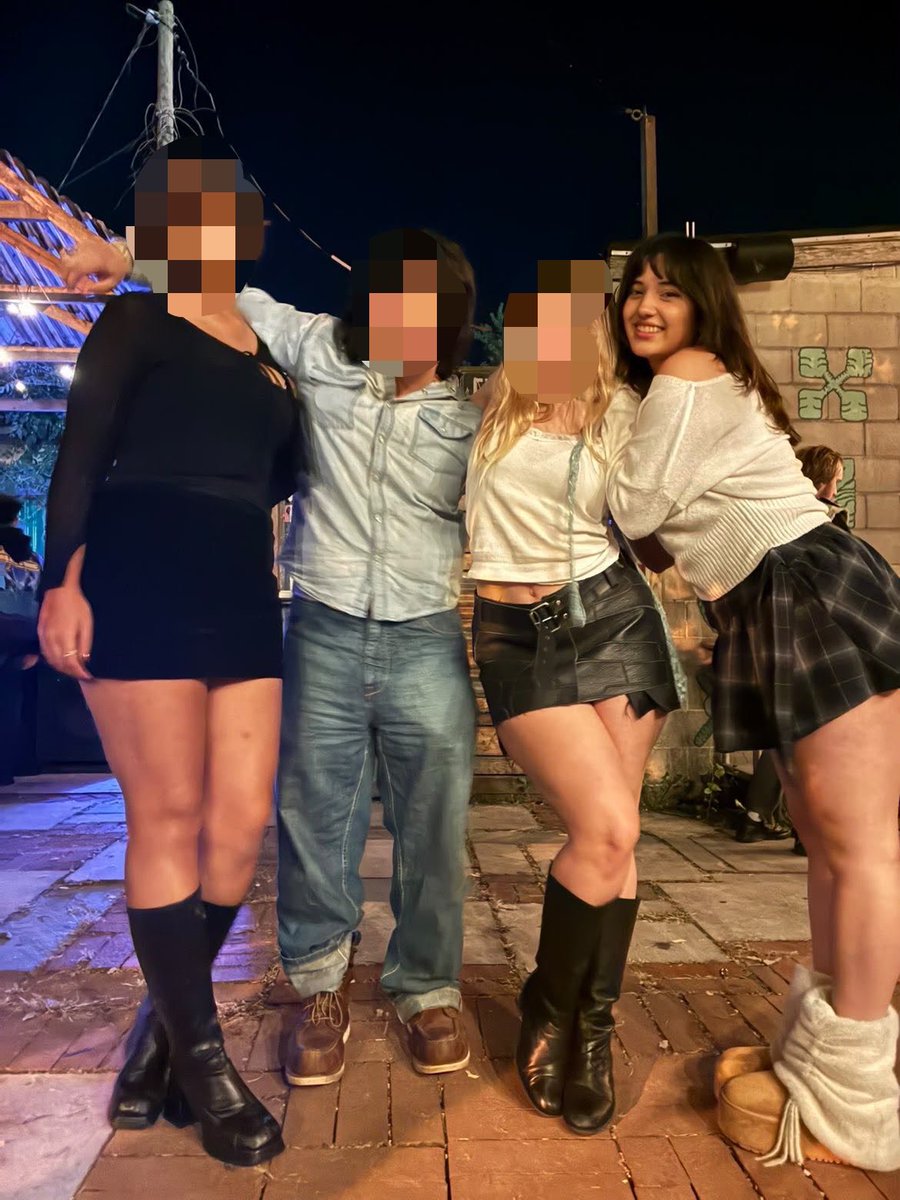 plummoment's tweet photo. i wish i was #normal sometimes i find it so hard to do #normalthings i feel like im cosplaying a real life human girl https://t.co/2u7fEKefRE