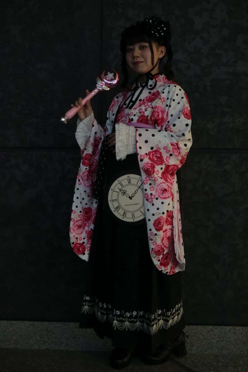 and_mzk_'s tweet photo. 23歳になりました！
これからもピンクとお芝居を愛していきます。
〜闇と光みたいな写真を添えて〜 https://t.co/kwQeonxZkh