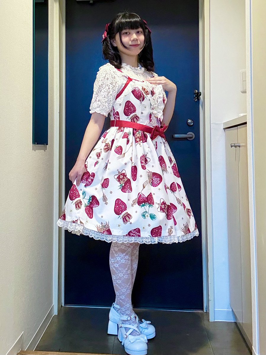and_mzk_'s tweet photo. 23歳になりました！
これからもピンクとお芝居を愛していきます。
〜闇と光みたいな写真を添えて〜 https://t.co/kwQeonxZkh