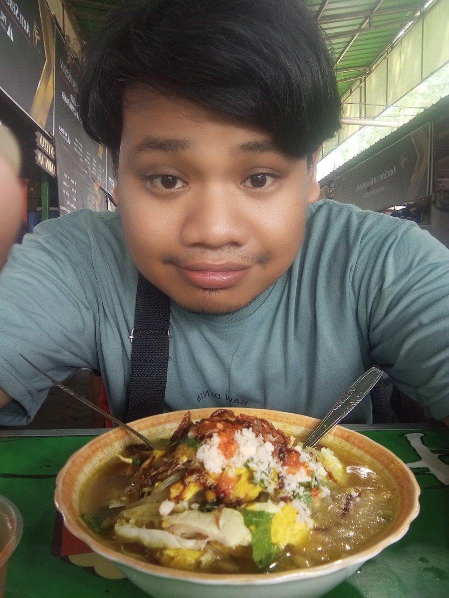 imasputra12's tweet photo. Hari ini sudah beli makan nasi soto ayam dan teh es 15rb + 4rb 😋
Aku lapar 😊😋
#rezeki #bisu #tuli #nasi #ayam https://t.co/AwRNaZ9kX6