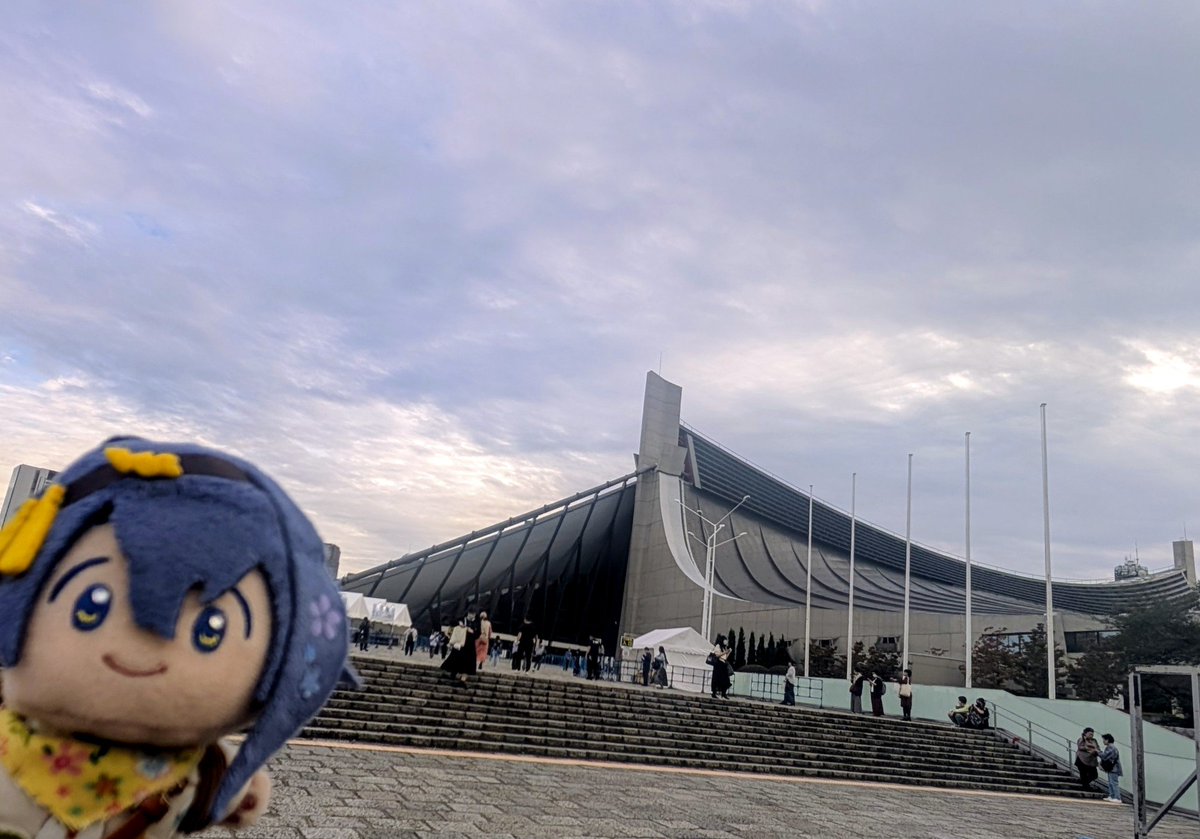 shiroiwashi's tweet photo. 来たでな。遅刻しないように早く来すぎたかの。 https://t.co/WnZhzGzGC7