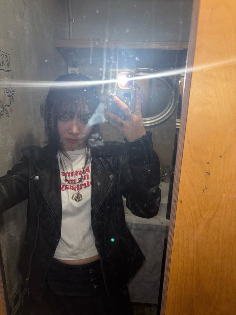 ratedzziwoo's tweet photo. also the "kiss me it's my birthday" shirt 🫦🫦 https://t.co/gfMpXUop3K