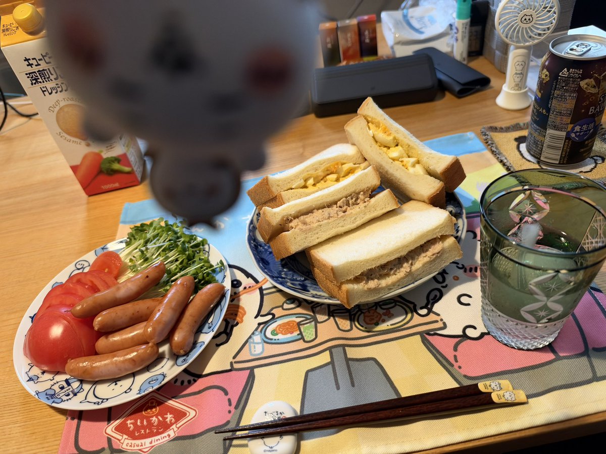 riotharuhi's tweet photo. こんばんは❗️ 晩ごはんをいただきます❗️ 
#ちいかわ #ハチワレ #うさぎ  #晩ごはん https://t.co/ncNklFOd7Y