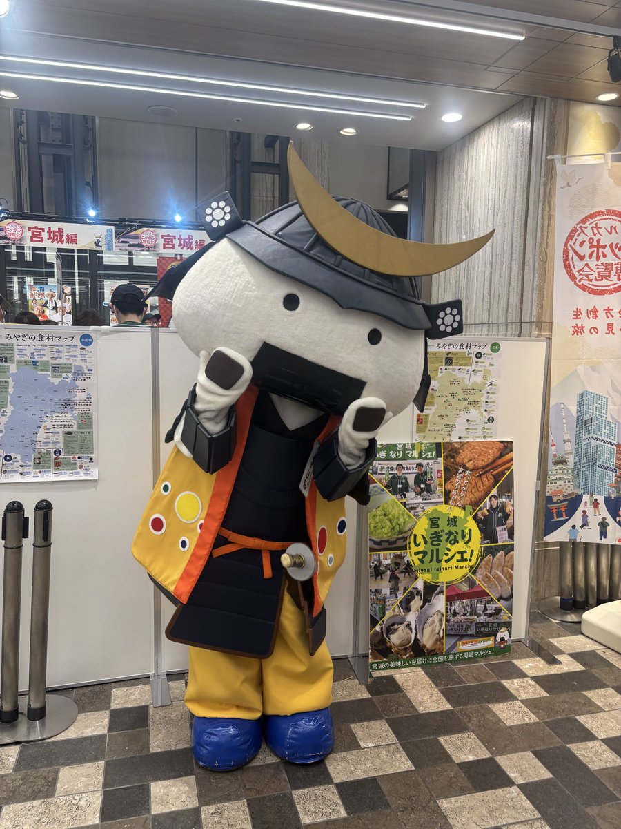 mayugon0513's tweet photo. お仕事終わりでハルカスへ♪
むすび丸課長に会えた！！
HP見てたら水産バージョンかな？って思って1番好きな甲冑バージョン😍
モフ活して金華さば缶とか笹かまとか甘いのとか色々買って帰宅♡ https://t.co/0s9ltiAQSL