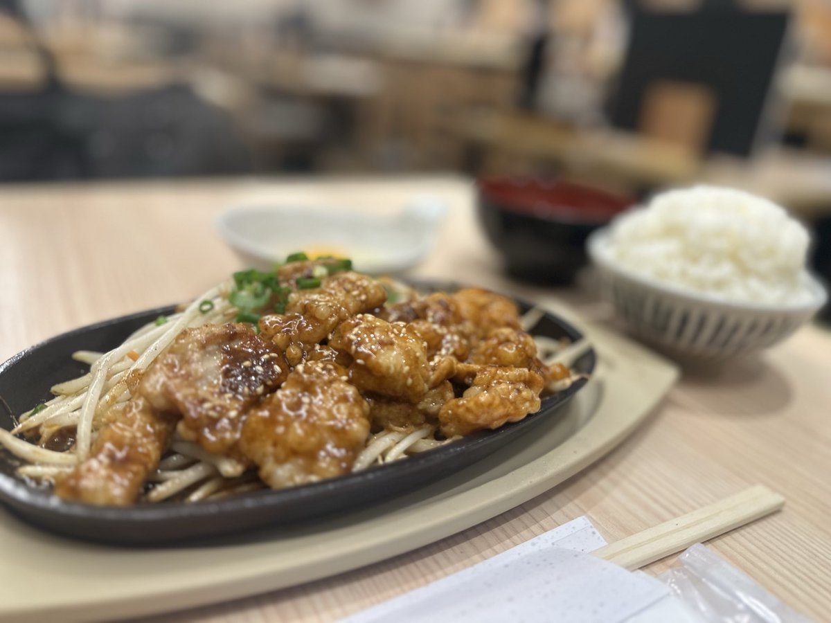 sauna_mania's tweet photo. 東京駅の定食はここが1番美味しい。関東で牛ホルモン定食が食べられる貴重なお店。周りの店は行列なのに、ここはいつも空いてて潰れないか不安です https://t.co/6Eh3EQMovM