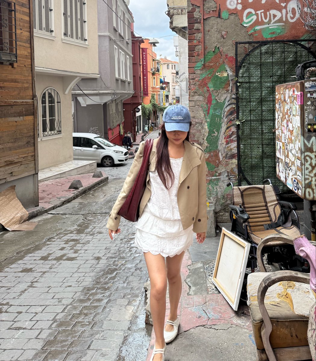 missp_mystaery's tweet photo. มาแล้วฮะะะ เดี๋ยวจะไล่โควทแต่ละลุคแล้วไปแปะใน reply นะคับ

outfit1: เดินในเมืองอิสตันบลู
- เสื้อข้างในเป็นปาดไหล่ของ ronnie beachtown ลายผ้าน่ารักมากๆๆๆ
- กระโปรงสั้นมีซับด้านในของ c.clotheshop ผ้าลินินปักลายดอกไม้
- แจ็คเก็ต malimays พิสูจน์แล้วว่ากันลมจริง https://t.co/suuVfcpi4o
