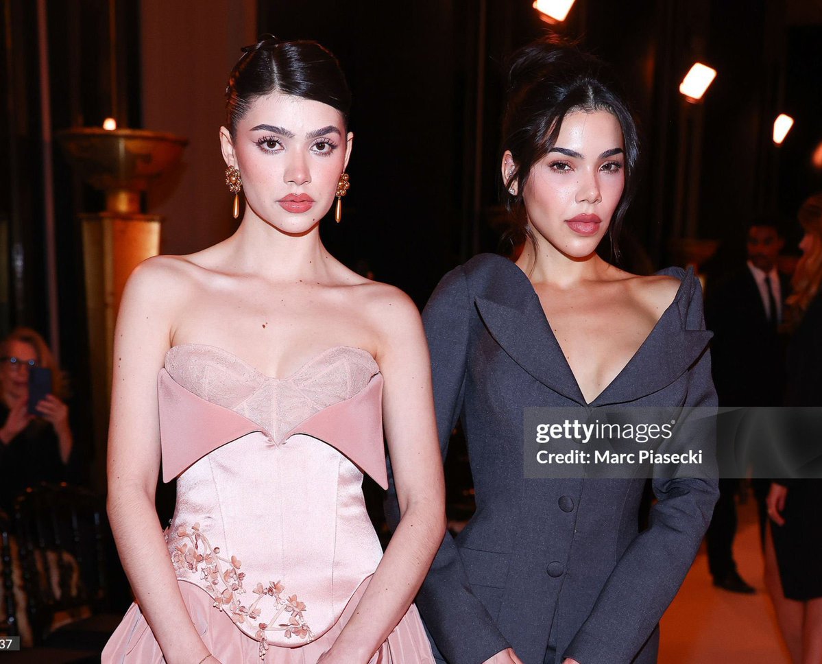qllamenalmesero's tweet photo. El concepto que son de un ranchito de Sinaloa y ahora estan en París Fashion week representando a Mexico.🇲🇽 https://t.co/eKcHuk98J7
