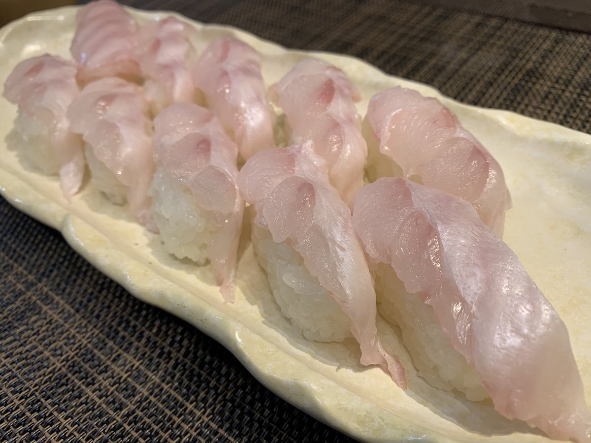 skanayaneko's tweet photo. 正解は座布団平目になります‼️平目で作りました、漬け丼、えんがわの握り、平目丼になります。オヒョウ、ウヒョウは残念ハズレになります🙇 https://t.co/QII9d6rA9c