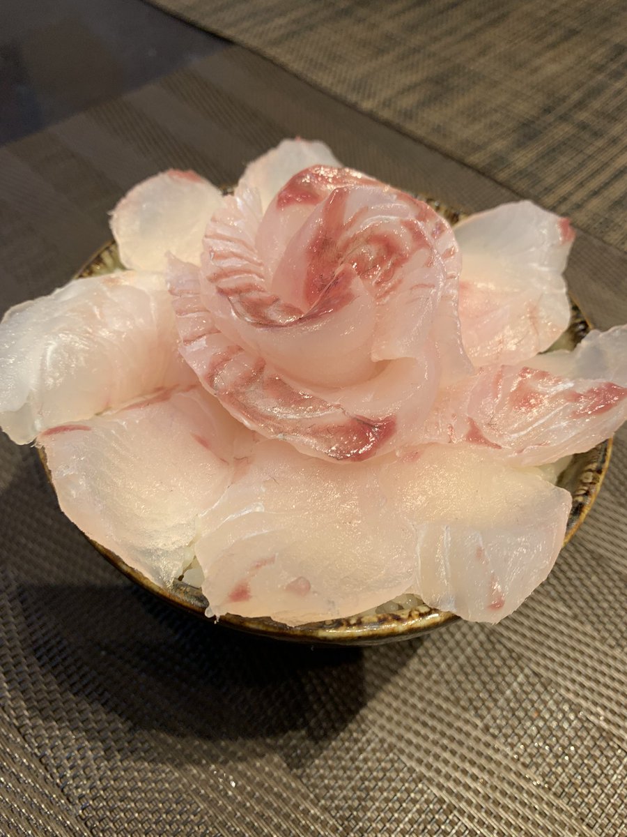 skanayaneko's tweet photo. 正解は座布団平目になります‼️平目で作りました、漬け丼、えんがわの握り、平目丼になります。オヒョウ、ウヒョウは残念ハズレになります🙇 https://t.co/QII9d6rA9c