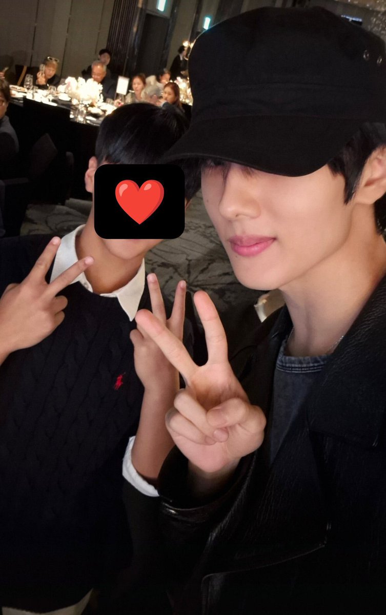 erunj_N's tweet photo. 지성이도 해찬이 여동생 결혼식에 온 거 맞네 https://t.co/W3npgwztmd