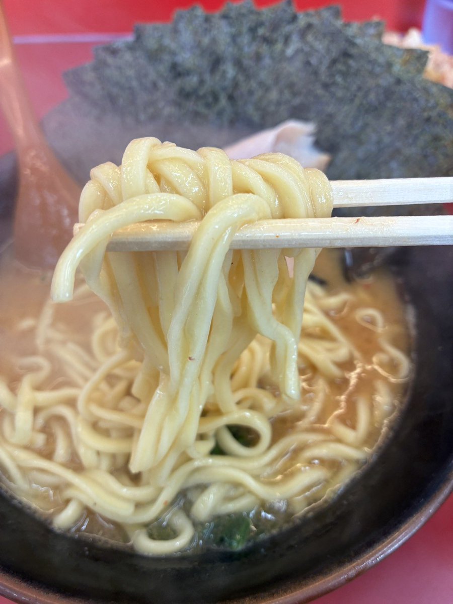 isshinchan123's tweet photo. 相馬家で朝ラーメン
家系味噌󠄀
海苔
無料ライス
サビチャー✨

味噌󠄀の風味がブワッと香り、次にスープのコクと旨味が追いかけてくる😍✨ https://t.co/lvEEPE45H3