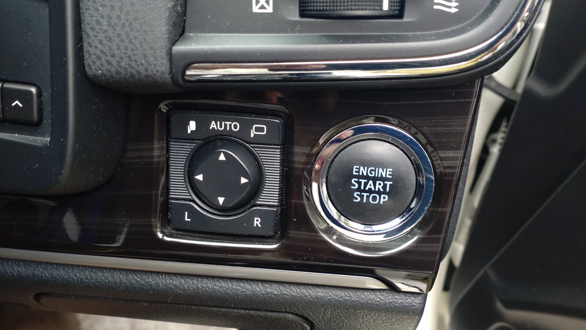 FuLin877's tweet photo. プッシュスタートのスイッチを
レクサスのガソリン車用に交換！
リング部分は純正流用しないと
嵌���らないみたいです
＃クラウンアスリート
＃21クラウン https://t.co/F8HEvm1pLU