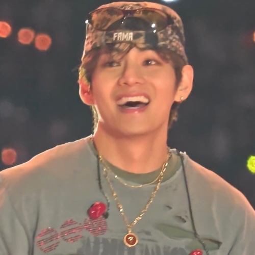 euphorikth's tweet photo. the sun shines brighter when taehyung smiles https://t.co/SIPyJF1e4q