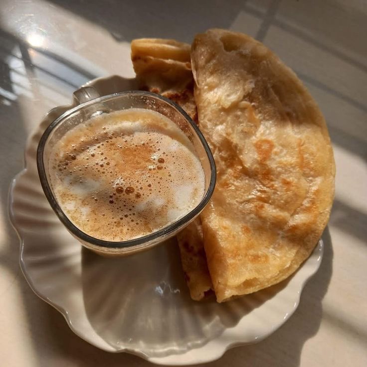 Munix777's tweet photo. Tea and paratha  simple little joys ☕🤎✨

-.- https://t.co/uBF0TkRhCP