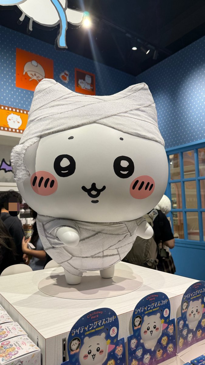100days_joy's tweet photo. ちいかわパークデビュー、優しい世界だった🚩
ハロウィングッズはクッキーのみ
せっかくなのでパーク限定のなんとかバニアのぬいぐるみキーホルダーを買った https://t.co/VIND4l69hz