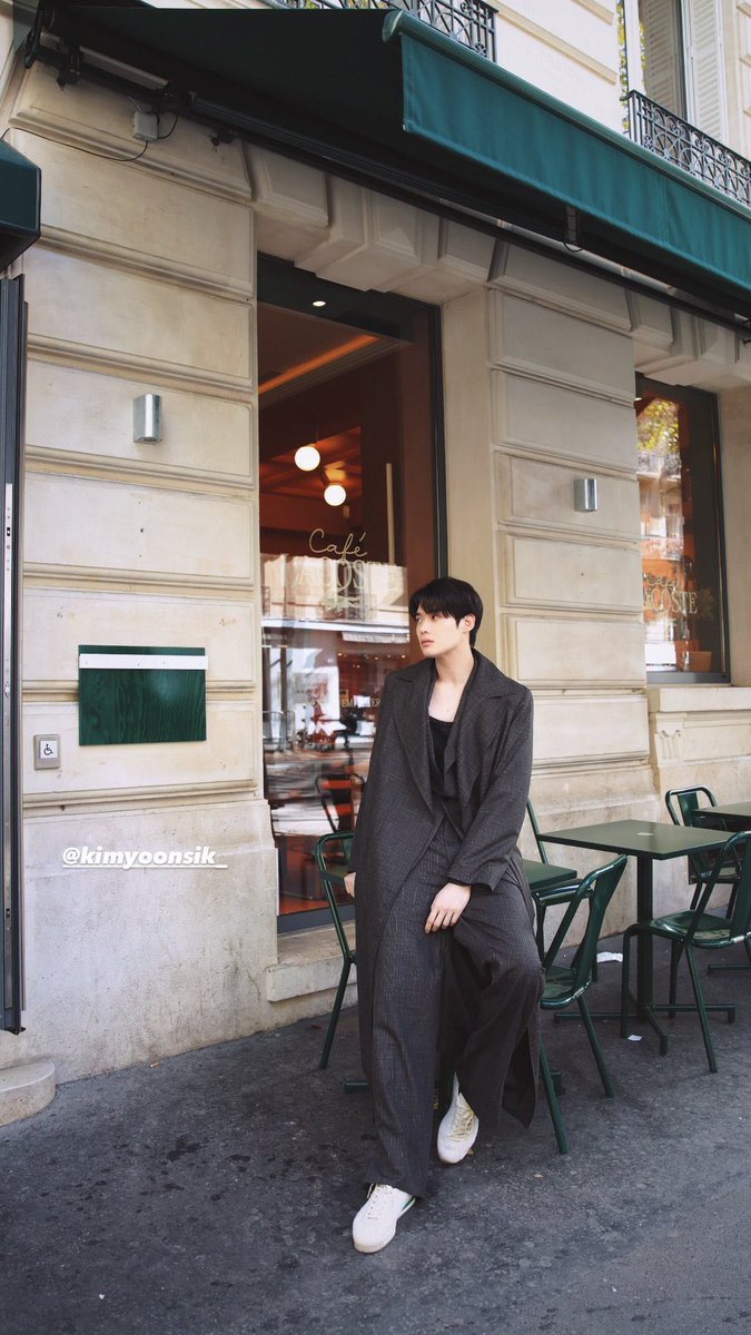 dangsikkk's tweet photo. 코트 ㄹㅇ길어서 187김댕식아니면 질질끌릴듯 ;; https://t.co/4WJr14MEnL