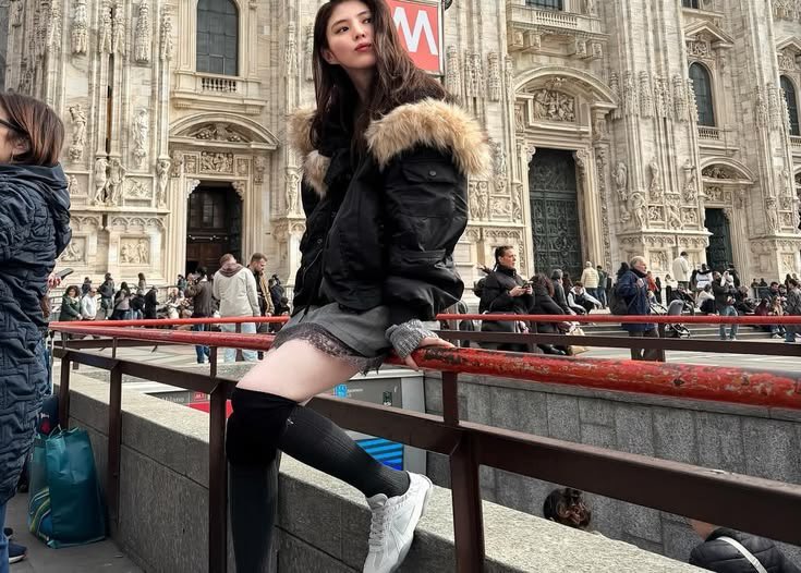 avenuemontaign's tweet photo. This city is a wonderful blend of history, architecture, and art around every corner. Already missing these moments and the gelato https://t.co/2cin0AqDfR