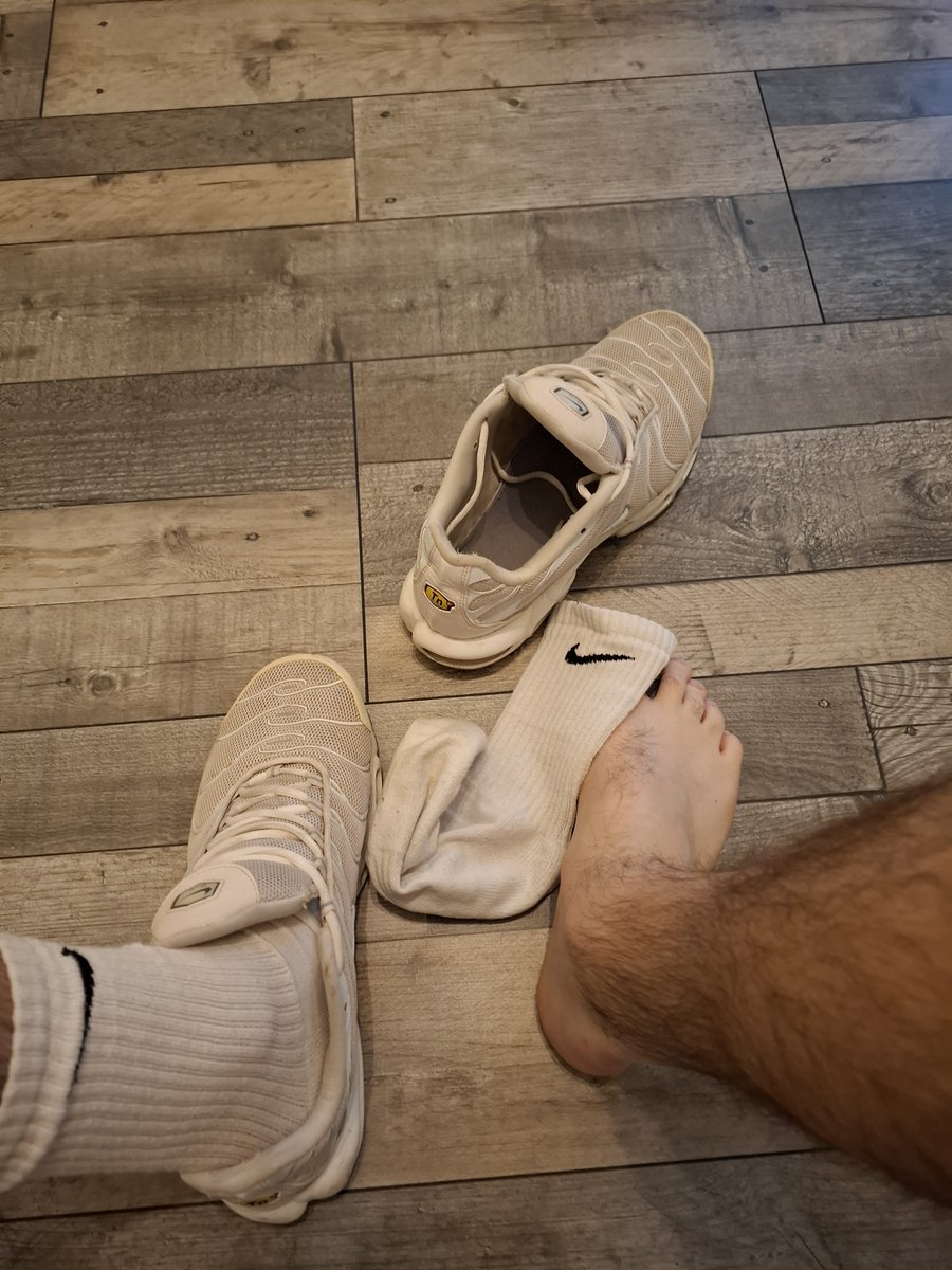 Frenchkiffeur44's tweet photo. Qui vient sentir après la salle ? https://t.co/mjhuPKJ1hT