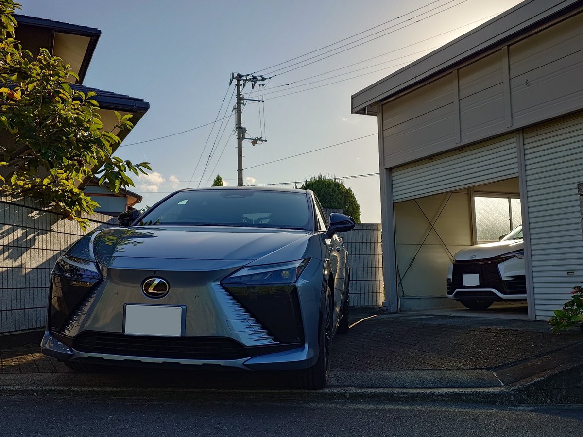 21Bombers1's tweet photo. 実家で初コラボ😍
#LEXUSRZ
#LEXUSLBX https://t.co/SoWLRl3lBg
