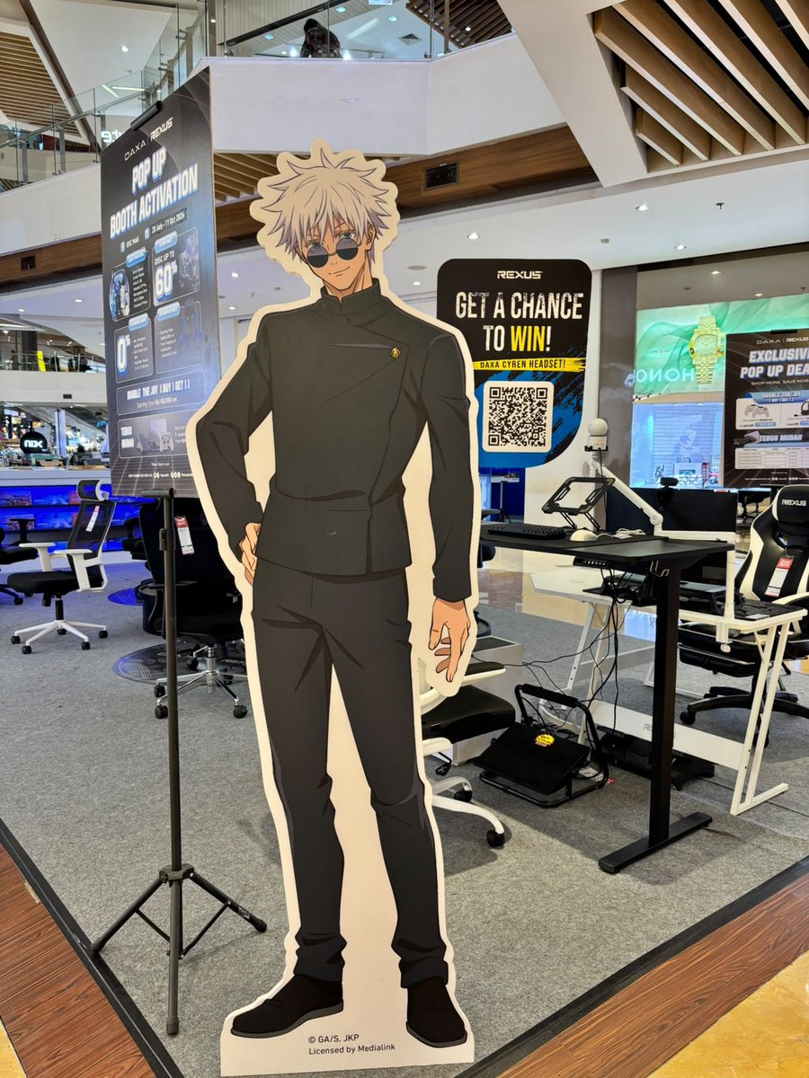 jjk_fess's tweet photo. !Jjk GUYS DI BXC ADA STANDEE GEGO YUUJI GASSS SERBUU😍🤟🏻🔥 *ini booth rexus yaa gaiis https://t.co/wOFhG1s3pw