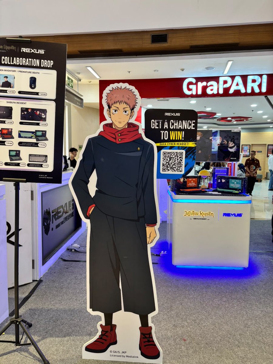 jjk_fess's tweet photo. !Jjk GUYS DI BXC ADA STANDEE GEGO YUUJI GASSS SERBUU😍🤟🏻🔥 *ini booth rexus yaa gaiis https://t.co/wOFhG1s3pw
