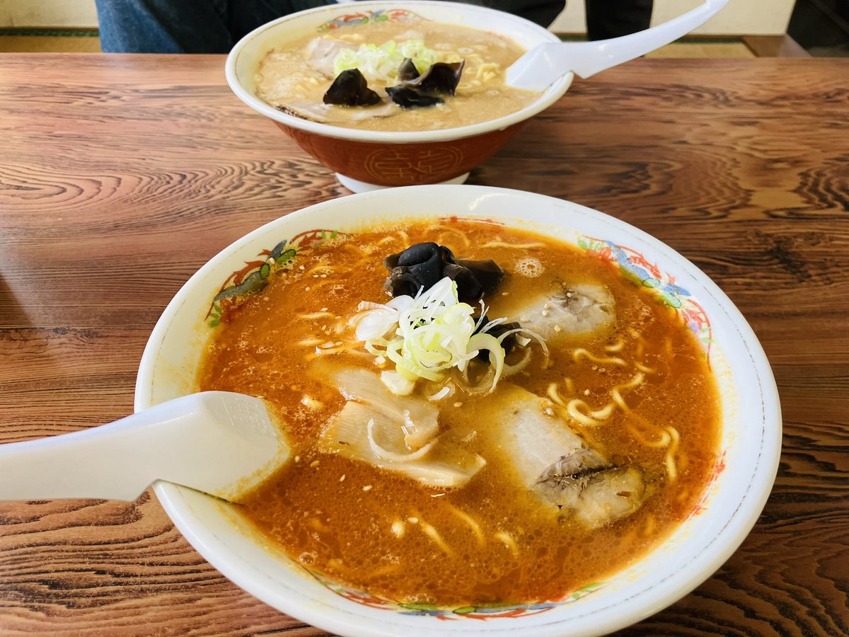 mochimaru86's tweet photo. 中富良野町「ゑびす屋」
ピリ辛味噌ラーメンと味噌ラーメン🍜
久しぶりに来たんだけど店主さん変わったのかな？？接客の女性も違うような🤔
麺の茹で方も前と少し違うような🤔
でも700円で食べられるのほんとありがたい！美味しくいただきました☺️

#ゑびす屋 #中富良野 #旭川ラーメン #中富良野町 https://t.co/suMnKFzIL4