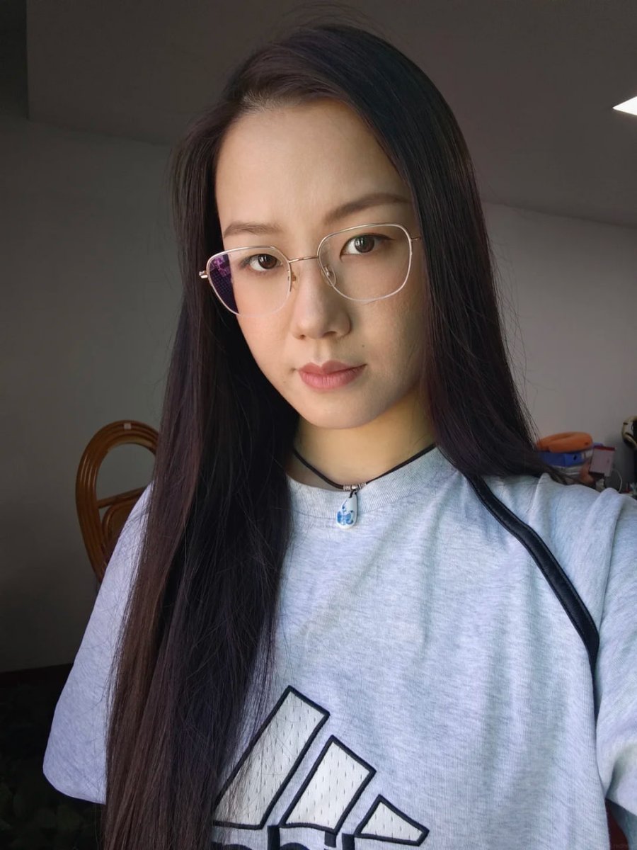tadeo5662's tweet photo. 现状眼神忧郁，身高还行，约是可以 但不是卖的，不能打扰各自的家庭   。记住礼貌+分寸感 https://t.co/IILVNfdbld