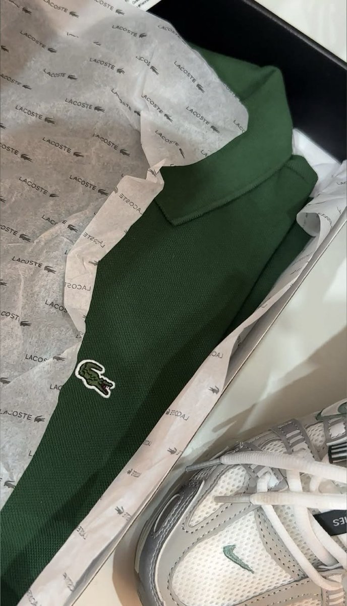mosababdelrez's tweet photo. It finally arrived, and the color is so refreshing. 💚✨
#NewIn #ShoppingDay https://t.co/EVC4rHAAcY