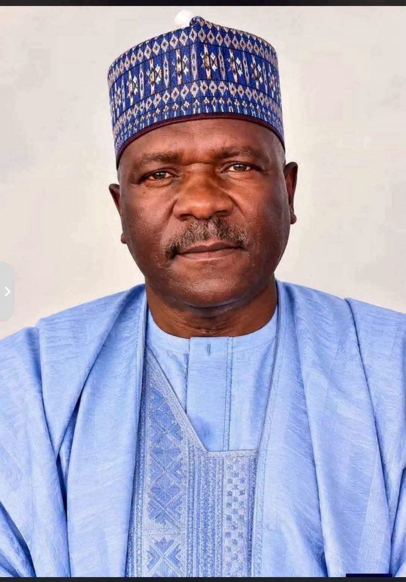 DelphineSankara's tweet photo. 🔴Nigeria🇳🇬/Cet homme a perdu une élection dans l’État de Plateau et a coupé l’électricité de tout le village, affirmant que c’était lui qui avait financé le raccordement avec son propre argent.

Il a débranché le transformateur et fait retirer tous les câbles.
Il leur a dit
1/2 https://t.co/rTLHRLizkL