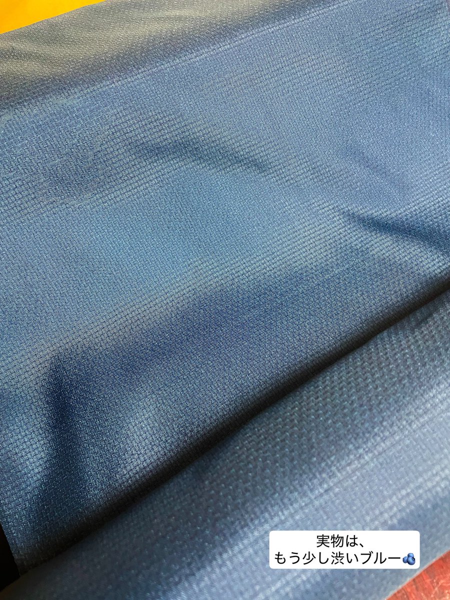 byshuuundo's tweet photo. つい在庫整理から脱線してしまう💦
知ってる？
ユニチカ社の栄輝（えいてる）。化繊でありながら、シルクのような光沢とテクスチャー✨✨
今は衣料繊維業から撤退され、もう作られていない。

幅はほぼ一尺。裄長さんの雨コートにも。少しマニッシュで男前なコートになりそう。 https://t.co/SNh9PzNkMS