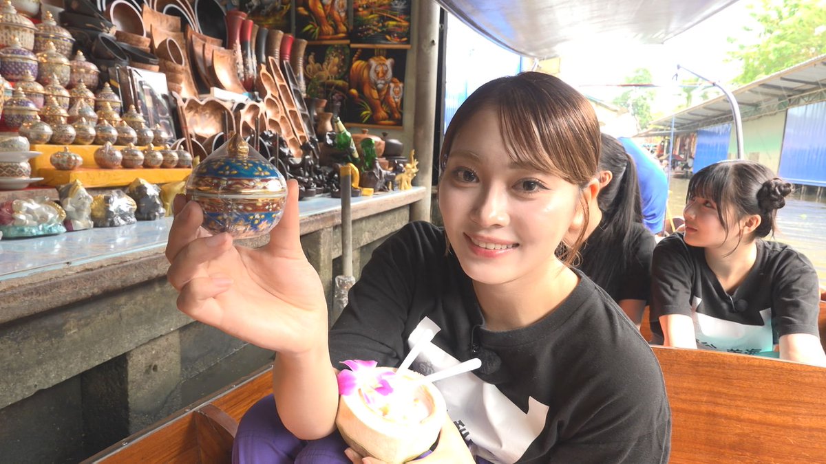 iginari_khb's tweet photo. ＼あすの #いぎなり放送中！ は…／

🇹🇭タイ旅を全力で楽しむ3人✨

水上マーケットで値切り交渉！？🛶
ヘビとのふれあいで事件発生！？🐍
さらに本場のタイ料理も満喫😋

📅10/11(日)午前10時30分📺
#いぎなり東北産 https://t.co/YRSvfBq9jG