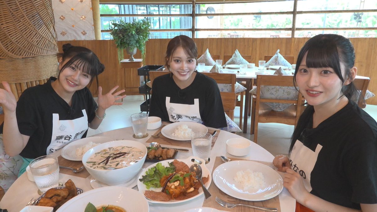 iginari_khb's tweet photo. ＼あすの #いぎなり放送中！ は…／

🇹🇭タイ旅を全力で楽しむ3人✨

水上マーケットで値切り交渉！？🛶
ヘビとのふれあいで事件発生！？🐍
さらに本場のタイ料理も満喫😋

📅10/11(日)午前10時30分📺
#いぎなり東北産 https://t.co/YRSvfBq9jG