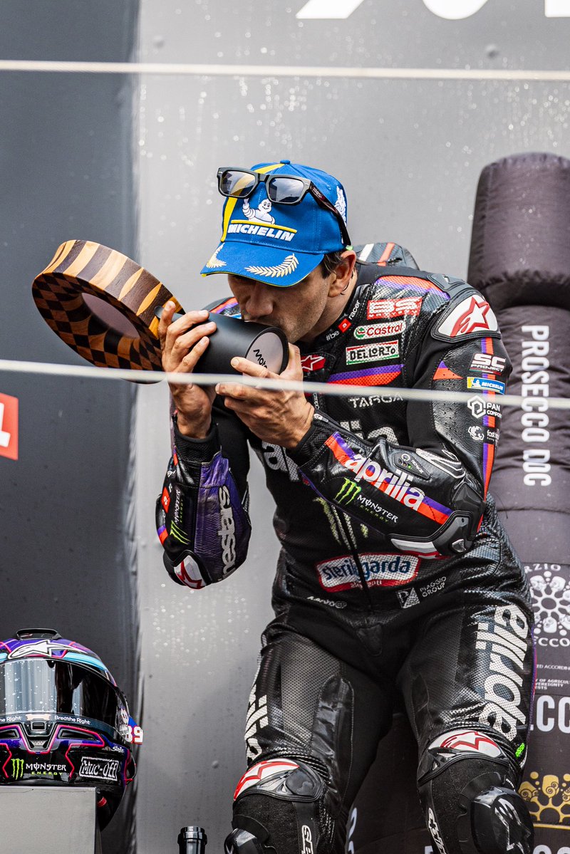 88jorgemartin's tweet photo. Arigato gozaimasu, Japan! You were good to me❤️ P2 and fighting until the very end! What a weekend! 🇯🇵 https://t.co/8rFZCv3Nm7