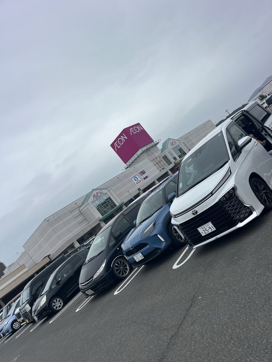Takkyjiru's tweet photo. 母が誕生日だったのでちょいと外食。
食後にウォーキング🚶行こうとしたら小雨が降ってたので、初めての日向のイオン😚
うちの近所と違って色々あっていいな。
サバゲニウムが溜まってきたが、今日は我慢🌰🐿️ https://t.co/sDkuC7LNQc