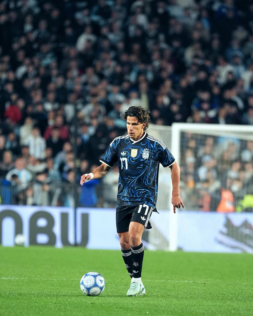 Atleti's tweet photo. 🇦🇷 Julián Alvarez y Giuliano marcaron un gol cada uno en el triunfo de @Argentina contra Burkina Faso (7-0), en un encuentro en el cual Romero volvió a portar el brazalete de capitán de la albiceleste. https://t.co/SDTA4NFo77