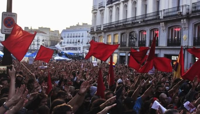 CEOriojanez's tweet photo. No solo habéis dado un paso atrás, habéis dado otro, y otro, y otro, y otro... Para cuando os han divisado ibais haciendo los 100m lisos por Sebastopol. Honor a la juventud antifascista que os ha mandado corriendo al basurero de donde venís, perros del capital https://t.co/31c8oJgcLk