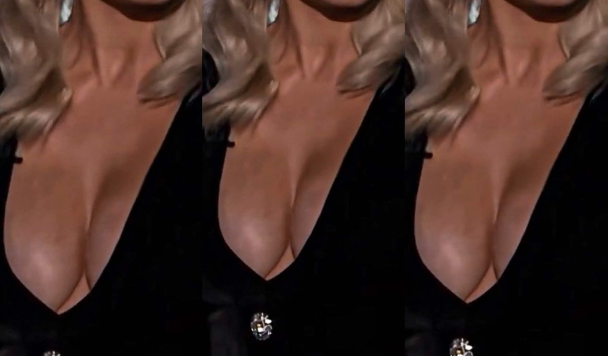 captmarvelfan1's tweet photo. Firm and Round Brie Boobs https://t.co/GbmLO4kRKV
