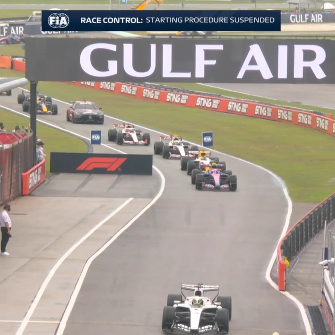 The starting procedure has been suspended for the Bahrain Grand Prix in Malaysia