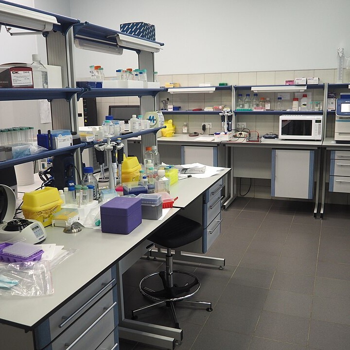 Technopolitik_'s tweet photo. BREAKING: 🇷🇺 A suspected plague outbreak in Russia has killed a lab worker and placed nearly 200 people in isolation. Putin has been accused of covering up the outbreak. https://t.co/fA5oHbwGVN