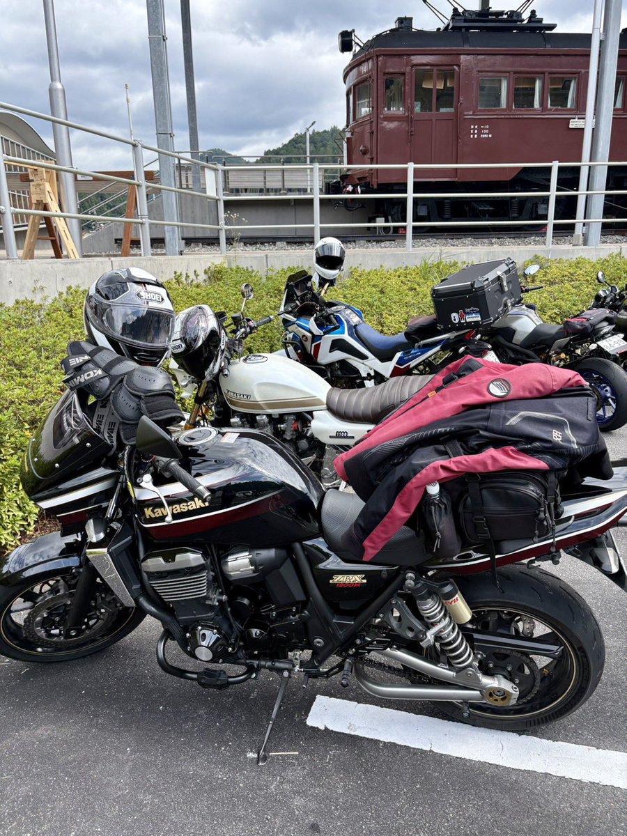 min_1142's tweet photo. 今日は父上とおデート💖
盗んだバイクで走ってきたぜ✌️😏✌️
古いハイオクを新しいハイオクに満タン入れ替えてやったぜ😏🤟
お初の方とも仲良くお話しできたし、
をにぎり姉さんとも会えた！💓✨
（をにぎりさんフォロー気づいてなくてごめんなさい🙇‍♀️フォローありがとうございます😭）
最高の１日😆 https://t.co/JEeIfu0t74