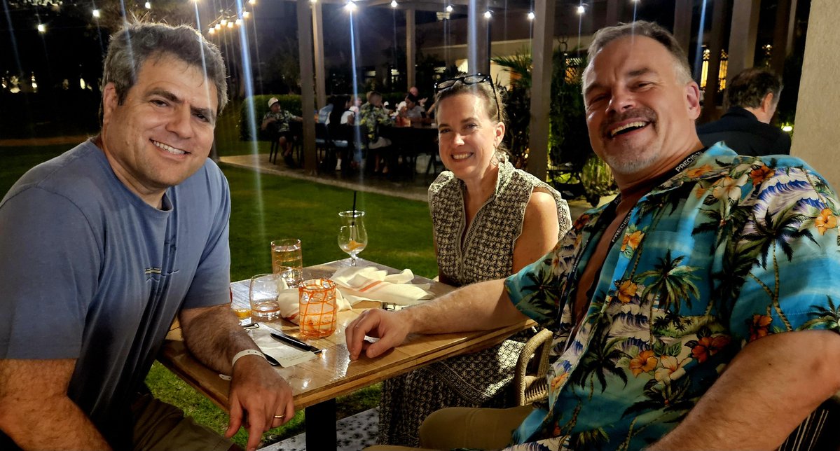HenningWillers's tweet photo. Fun to catch up with @JulieSchwarz14 &amp; @DKirschMDPhD at #RadRes2026👍🙏 

@RRS_RadRes #Medicine  Presidents 2017, 2022, 2027‼️😉 https://t.co/vyHI1jTUAb