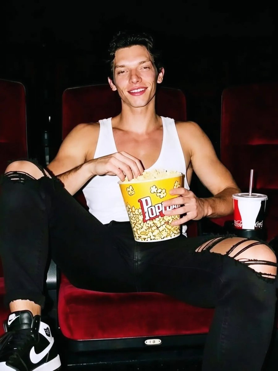 KidWithTeeth's tweet photo. Movie Icon https://t.co/DrqdeVLBc0