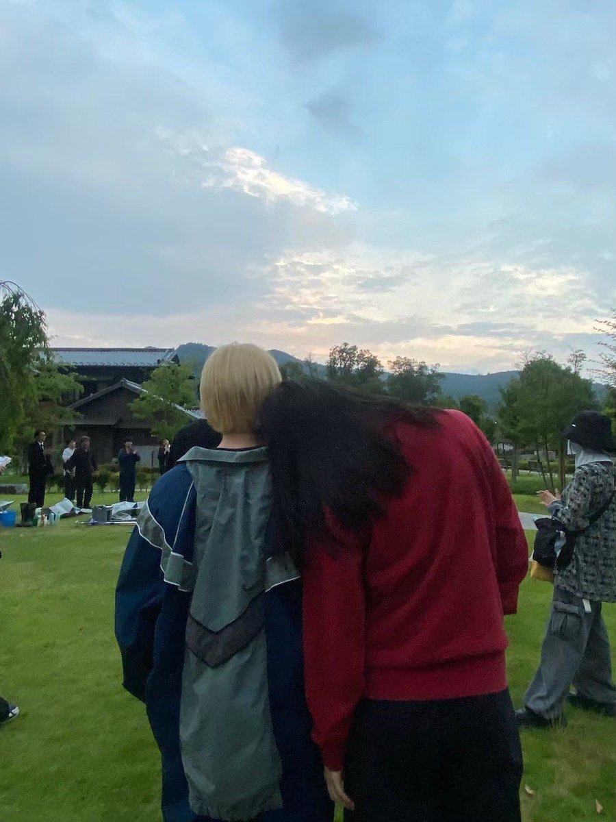 akariayoh's tweet photo. 後ろ姿からしか得られない栄養がある
 #髙石あかり  #伊澤彩織  #ベイビーわるきゅーれ https://t.co/McAYtyHKcW